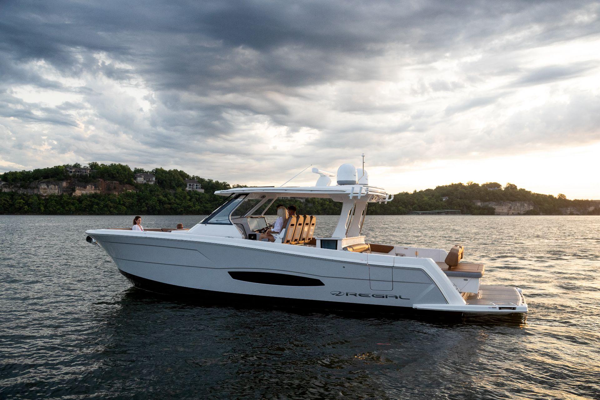 regal 38 SAV Surf