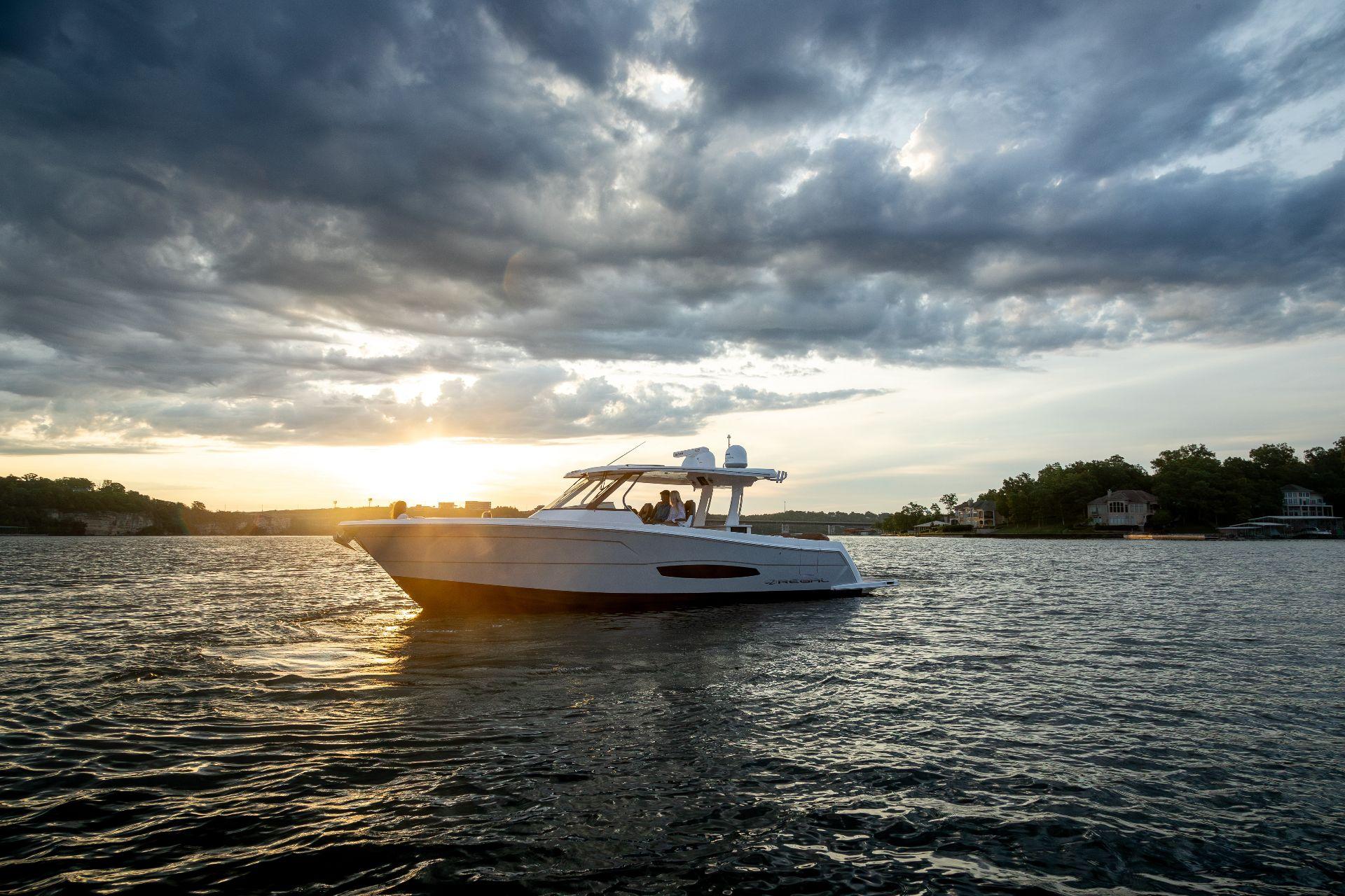 regal 38 SAV Surf