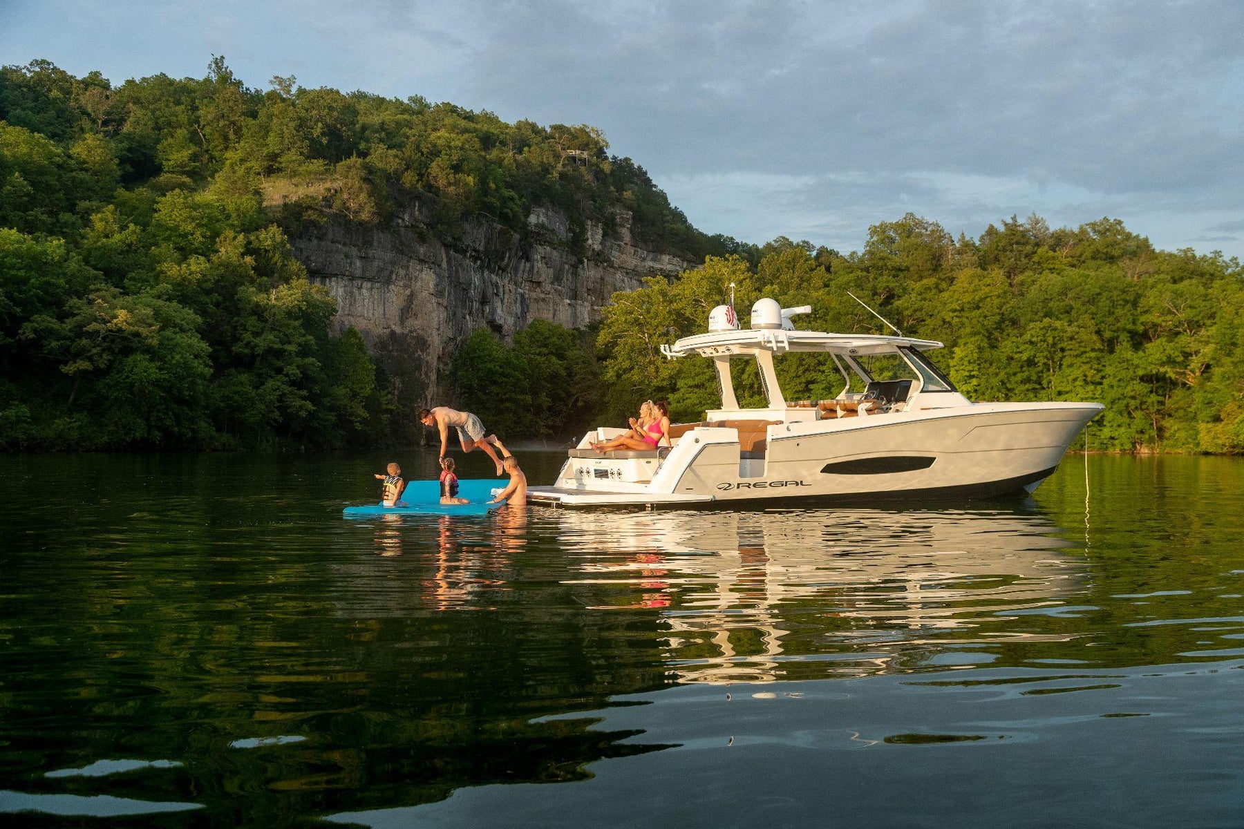 regal 38 SAV Surf
