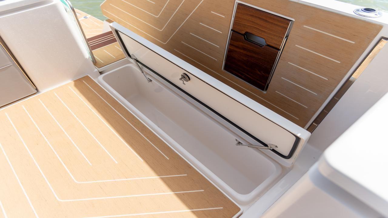 Regal LX43 - image 19