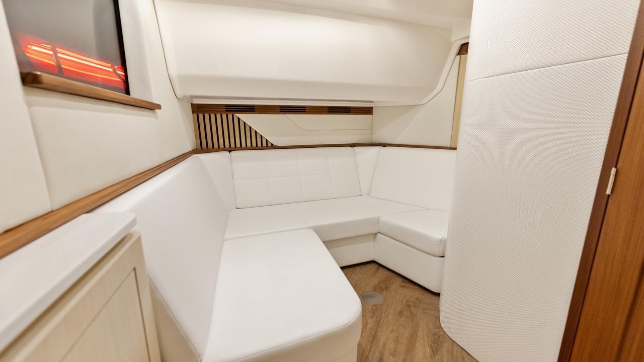 Regal LX43 - image 49